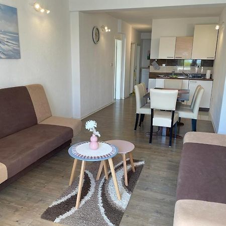 Nemira Beach Apartments Omiš Esterno foto