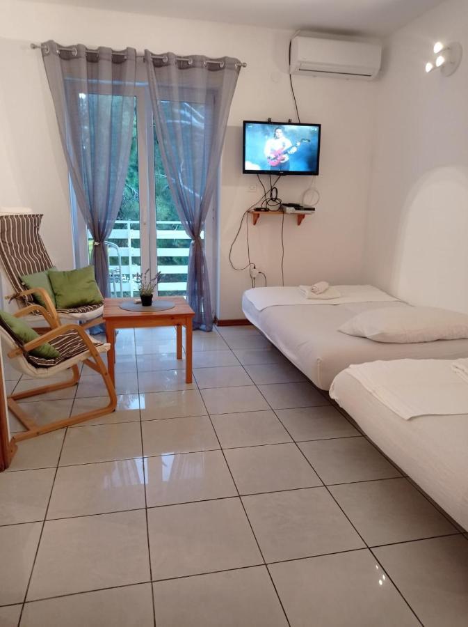 Nemira Beach Apartments Omiš Esterno foto