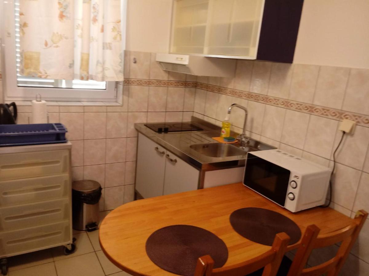Nemira Beach Apartments Omiš Esterno foto