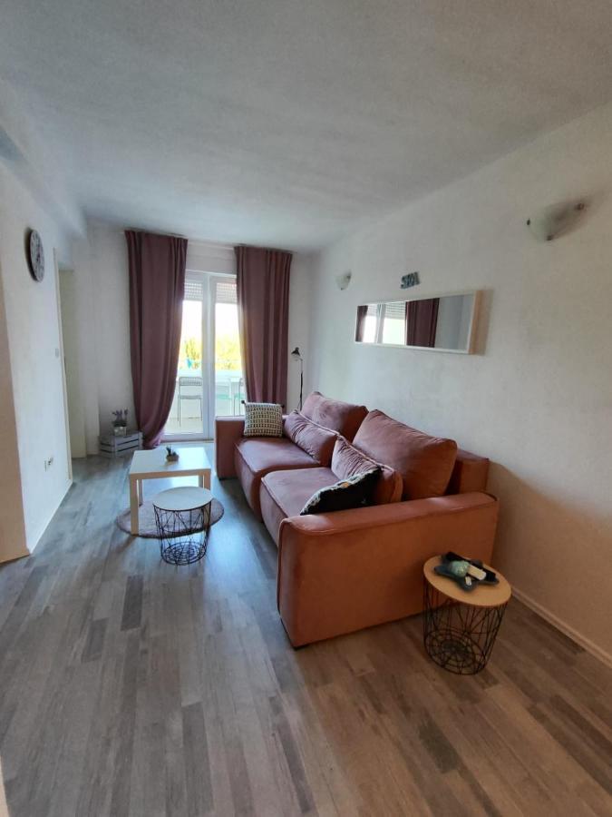 Nemira Beach Apartments Omiš Esterno foto