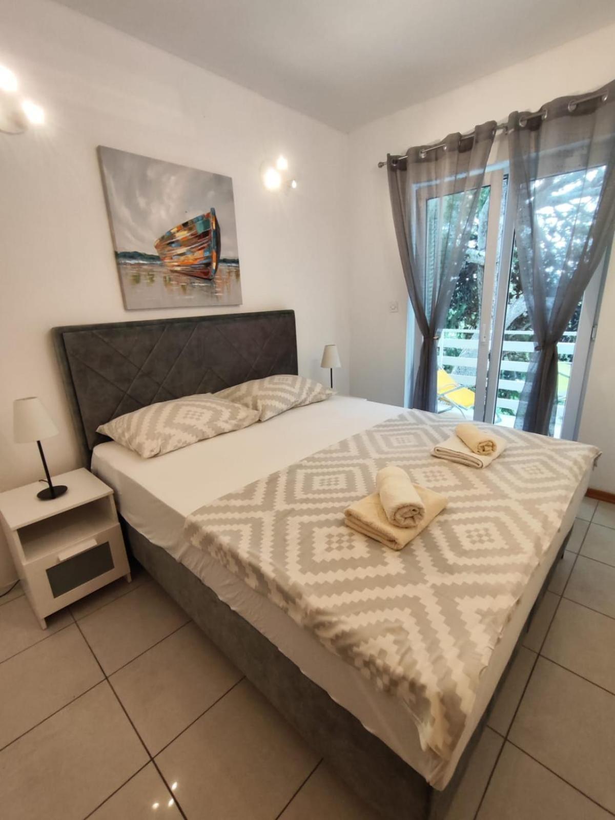 Nemira Beach Apartments Omiš Esterno foto