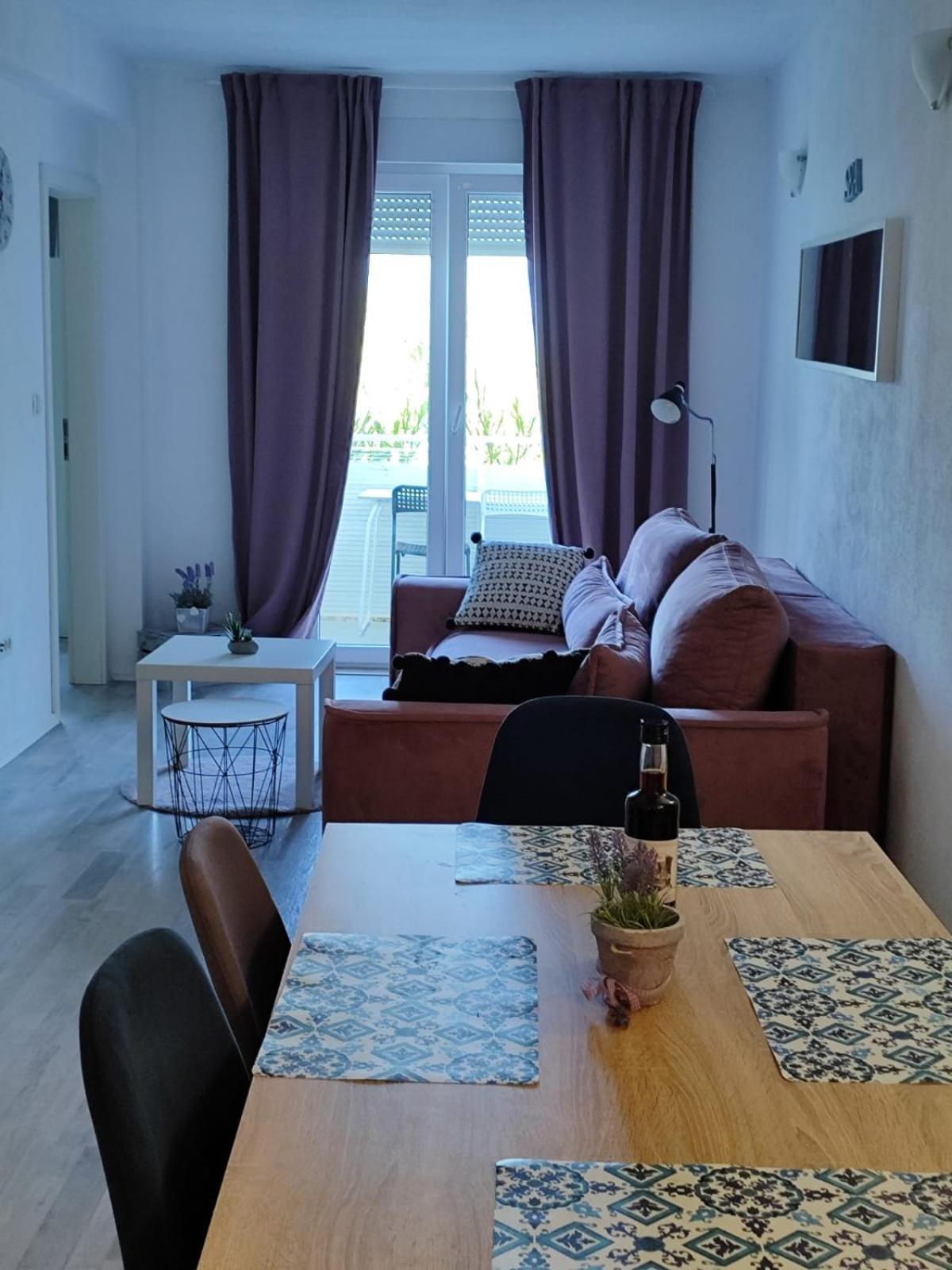 Nemira Beach Apartments Omiš Esterno foto
