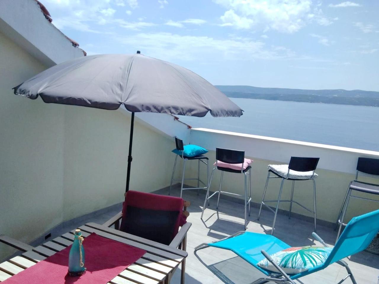 Nemira Beach Apartments Omiš Esterno foto