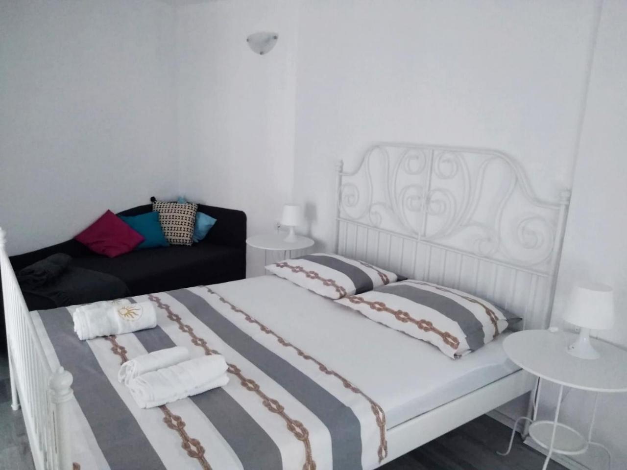 Nemira Beach Apartments Omiš Esterno foto