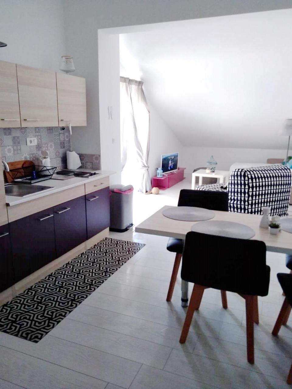 Nemira Beach Apartments Omiš Esterno foto