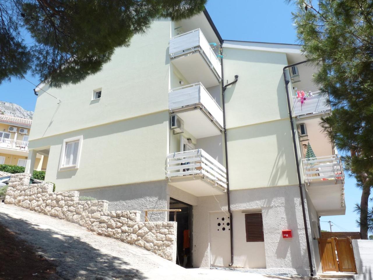 Nemira Beach Apartments Omiš Esterno foto